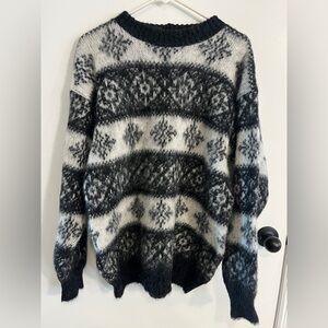 Women’s size large Ice Sheep Iceland Pure Wool Pullover Sweater